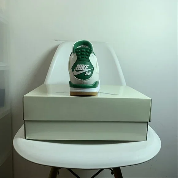 Air Jordan 4 Retro Mid Pine Green - Picture 4 of 7